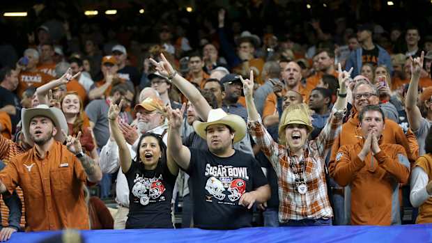 Texas Fan Broll 52